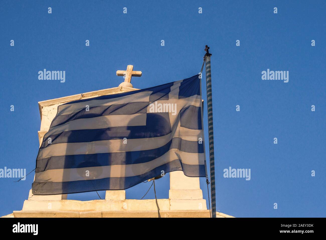 drapeau et clocher de grèce Banque D'Images