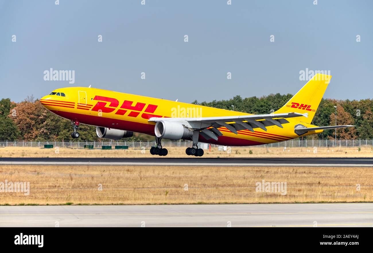 Francfort, Hesse / Allemagne - 29.08.2019DHL (Airbus A300-600 - D-AEAK) sur la piste du nord-ouest de l'aéroport de Francfort Banque D'Images