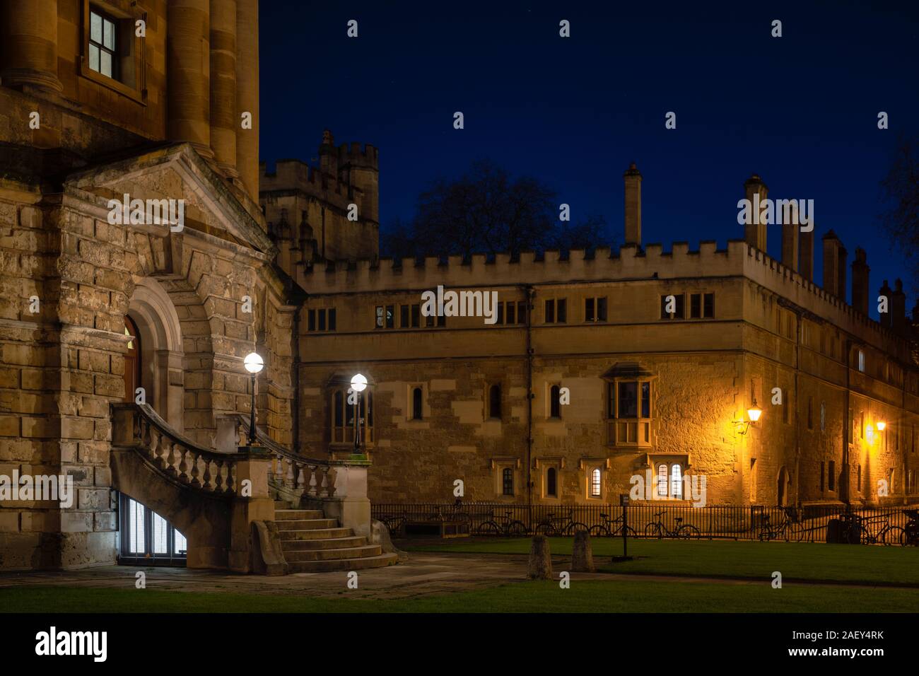 Radcliffe Camera dans la soirée en décembre. Oxford, Oxfordshire, Angleterre Banque D'Images