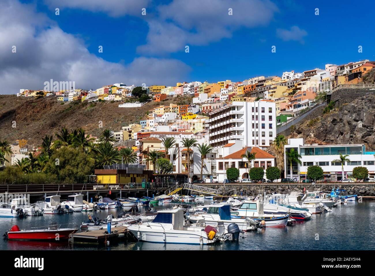 Vue sur le port et le centre-ville de San Sebastián sur l'île des Canaries La Gomera Banque D'Images