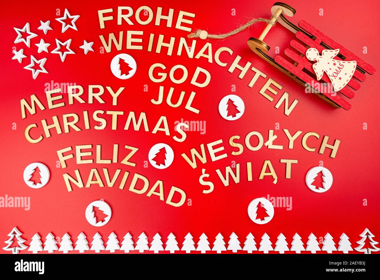 Inscription Joyeux Noel En Allemand Anglais Polonais Suedois Et Espagnol Pose A Plat A Partir De Ci Dessus Inscriptions De Bois Isolee Sur Un Bac Rouge Photo Stock Alamy Inscription Joyeux Noel En Allemand Anglais Polonais Suedois Et Espagnol Pose A Plat A Partir De Ci Dessus Inscriptions De Bois Isolee Sur Un Bac Rouge Photo Stock Alamy