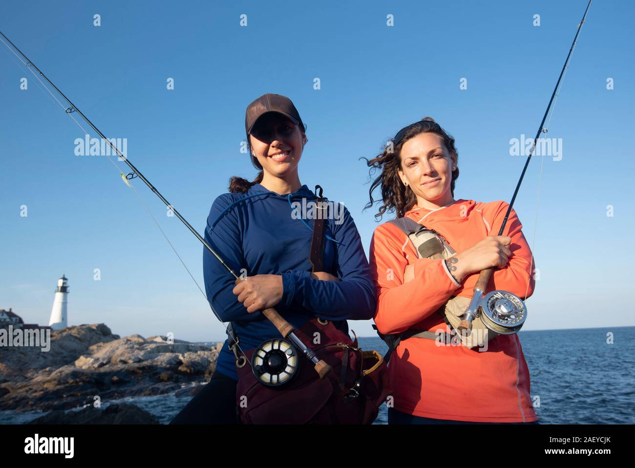 Portrait de deux femmes fly fishing Banque D'Images