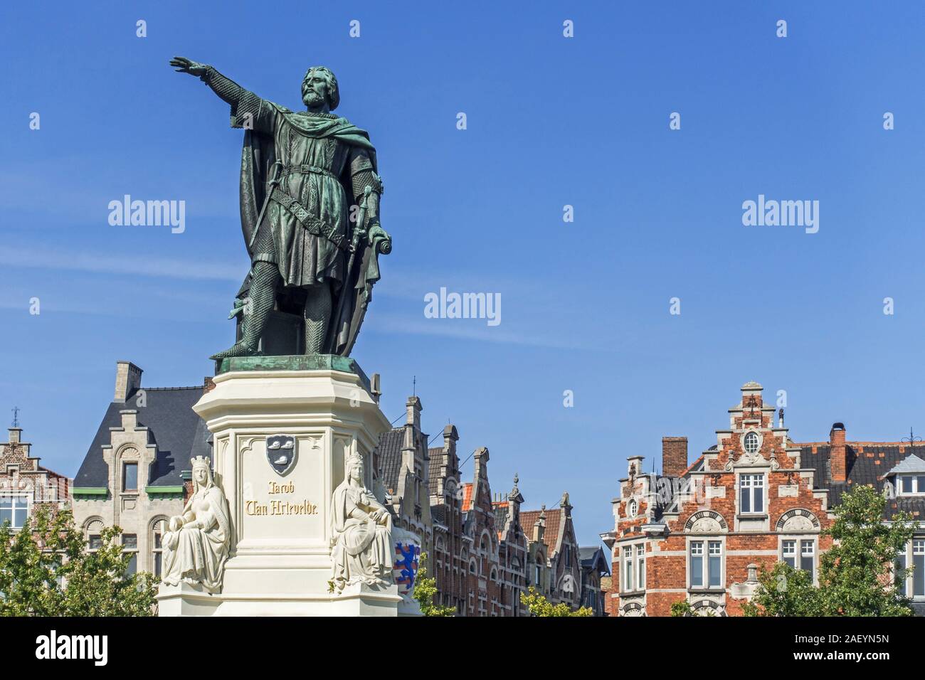 La statue de Jacob Van Artevelde, au marché du Vendredi / Vrijdagmarkt dans la ville GAND / GENT, Flandre orientale, Belgique Banque D'Images