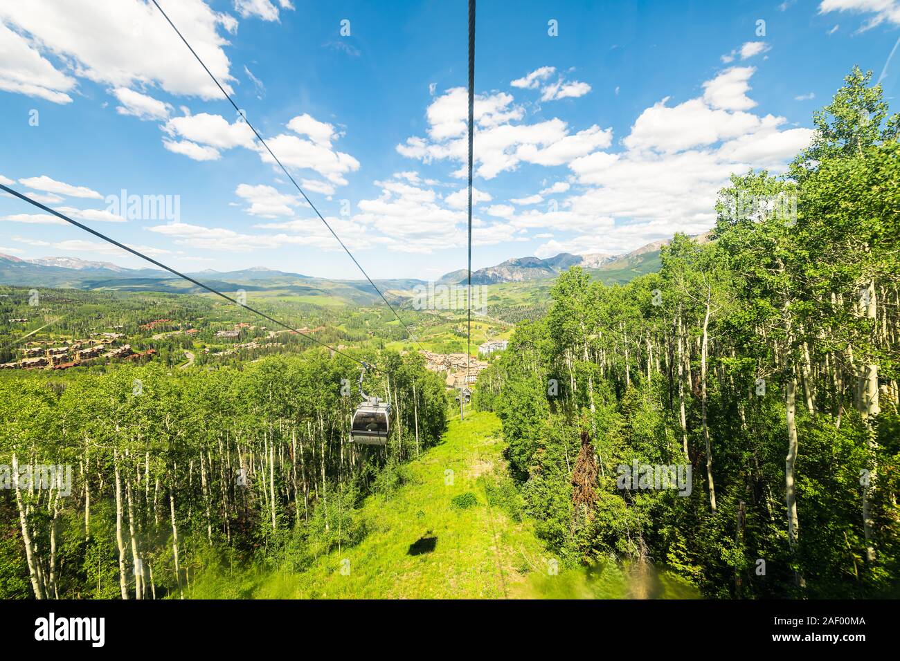 Telluride, États-Unis - 14 août 2019 : Petite ville du Colorado avec grand angle de vue élevé au-dessus de ville paysage urbain d'un village de montagne à gondole dans su Banque D'Images