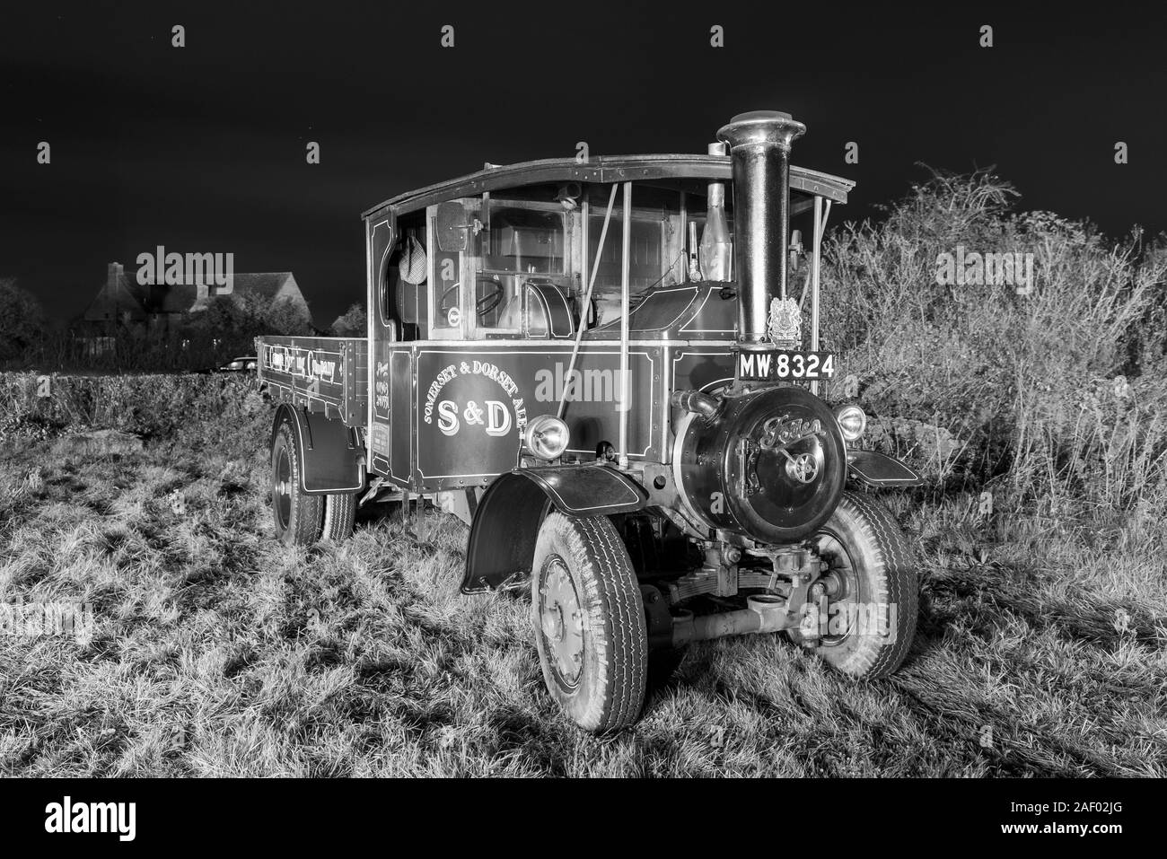 La nuit photo d'un camion à vapeur restauré. Banque D'Images