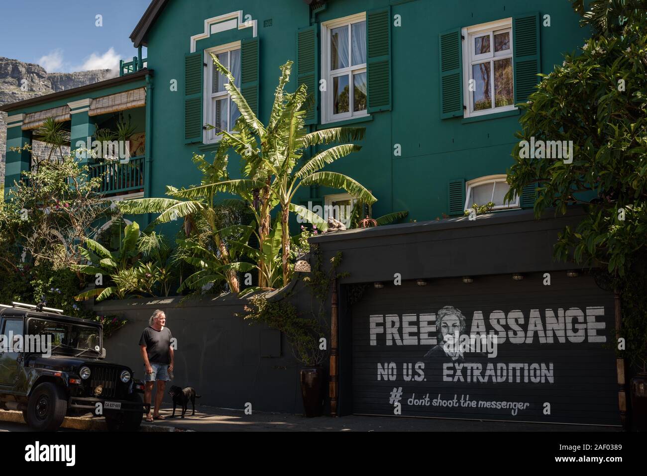 Une fresque à l'appui du fondateur de Wikileaks Julian Assange en Afrique du Sud, Cape Town suburb de Oranjezicht et contre son extradition pour espionnage Banque D'Images