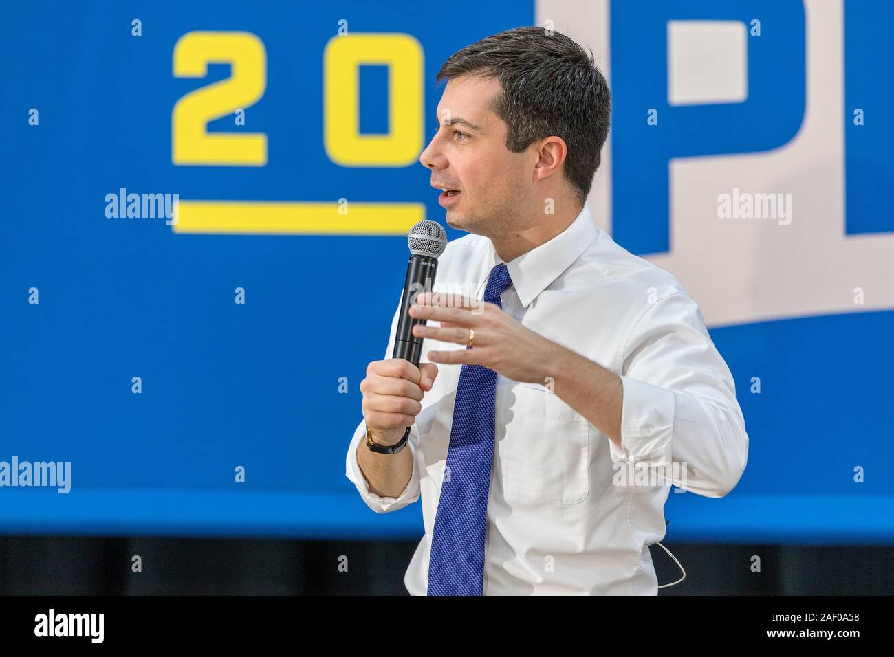 Pete maire Buttigieg tenant une campagne présidentielle rassemblement à une école intermédiaire à Washington, Iowa, États-Unis. Banque D'Images