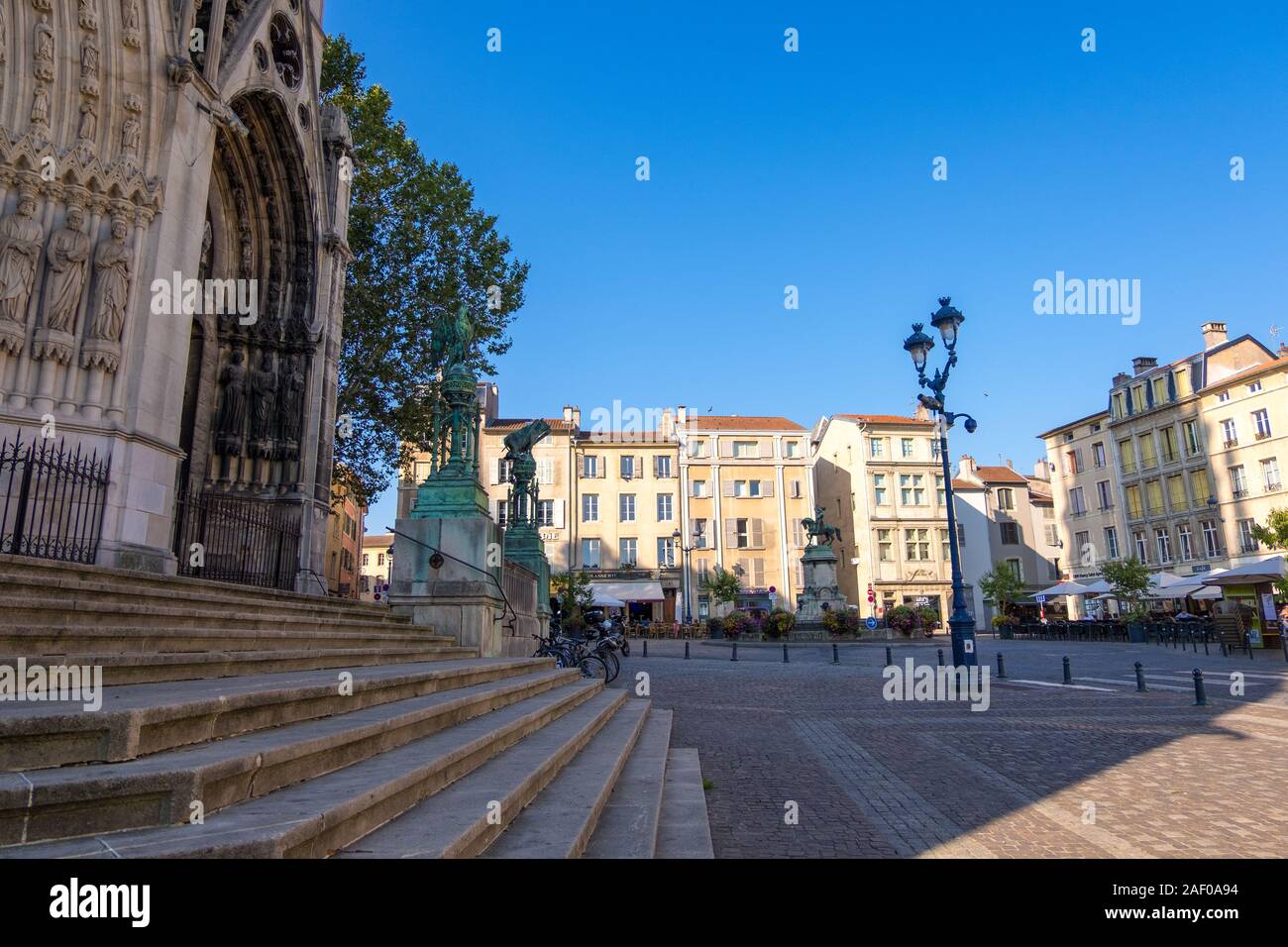 Nancy, France - 31 août 2019 : Fontain et statue équestre de René II Duc de Lorraine sur la Place Saint Epvre à Nancy, France Banque D'Images