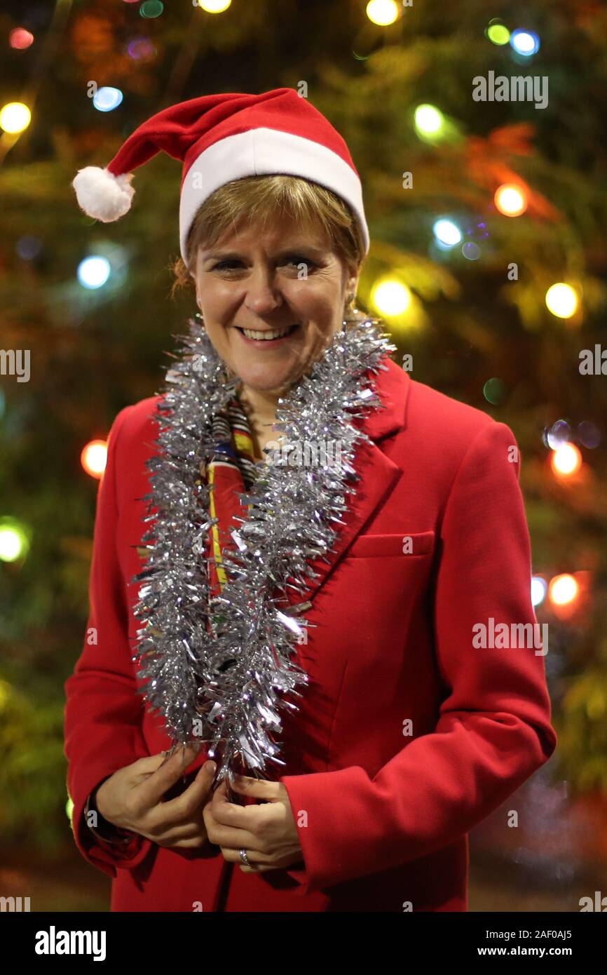 Leader du SNP Nicola Sturgeon visites Gorbals Gorbals Parish Church dans le domaine de Glasgow le dernier jour de campagne pour l'élection générale. Banque D'Images