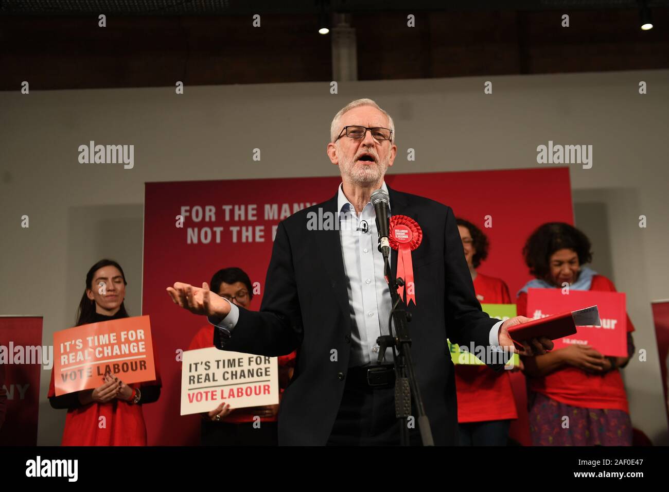 Leader du travail Jeremy Corbyn lors d'un rassemblement à Hoxton docks à Londres, tandis que sur la campagne électorale générale trail. Banque D'Images