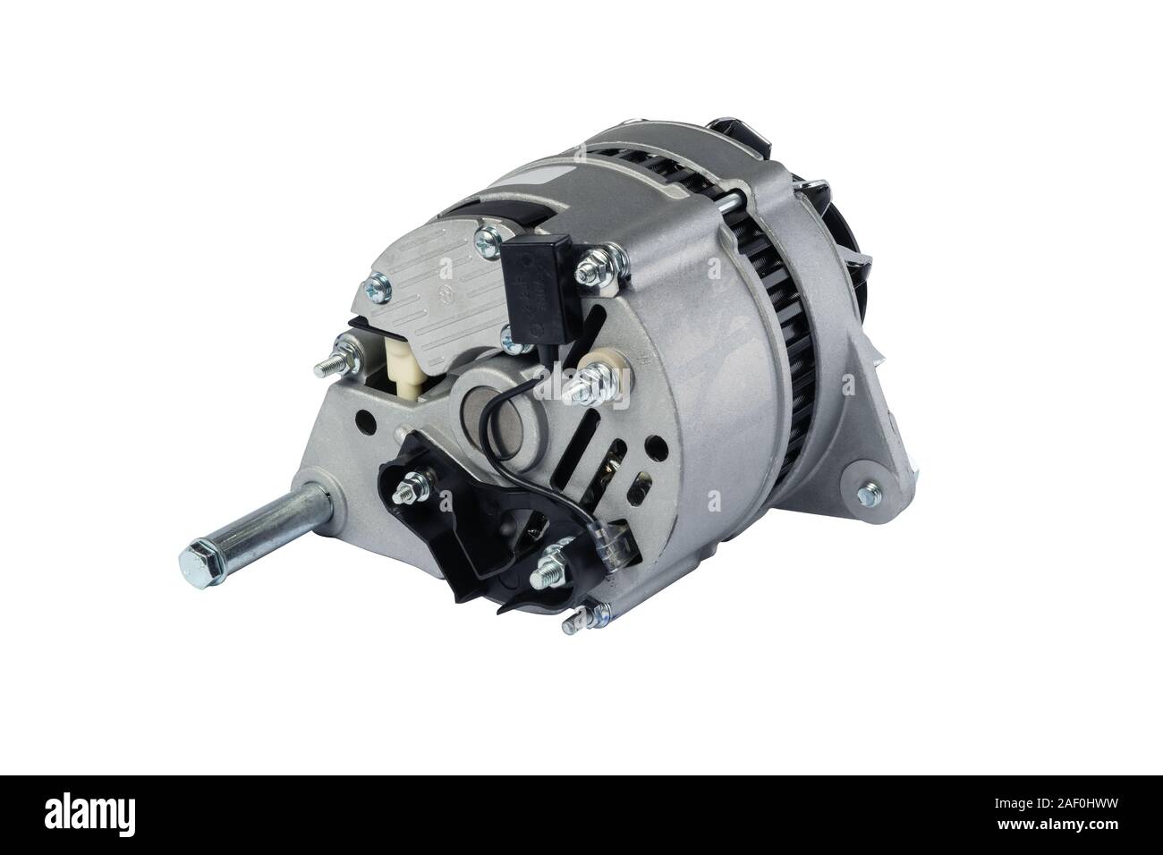 Alternateur pour machines agricoles comme le tracteur ou à la moissonneuse-batteuse-hacheuse placé sur fond blanc isolé. Banque D'Images