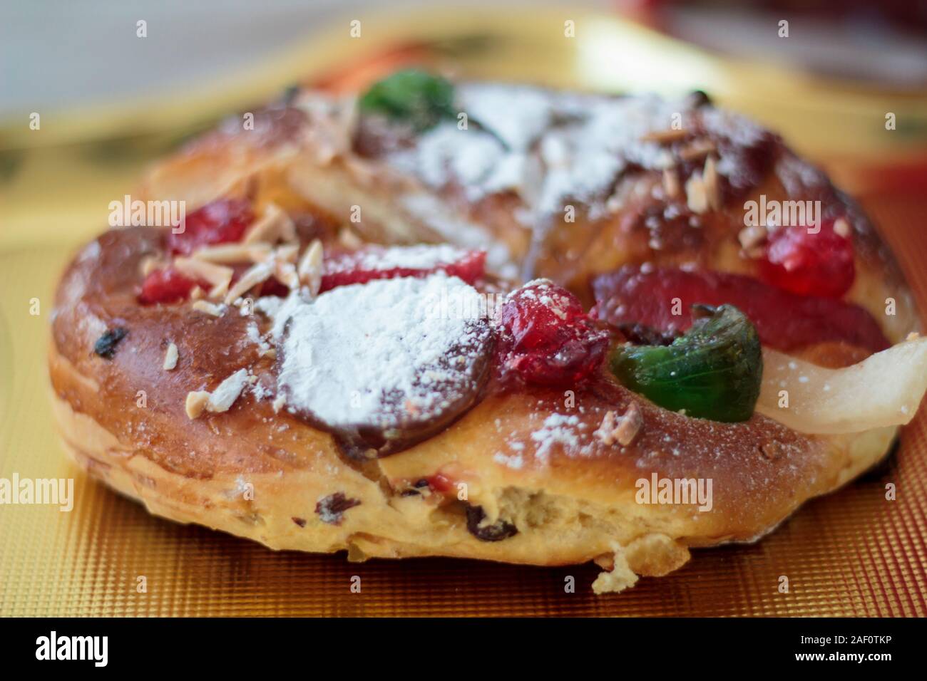 Gateau De Noel Traditionnel Portugais Appele Bolo Rei Ou King S Cake Photo Stock Alamy