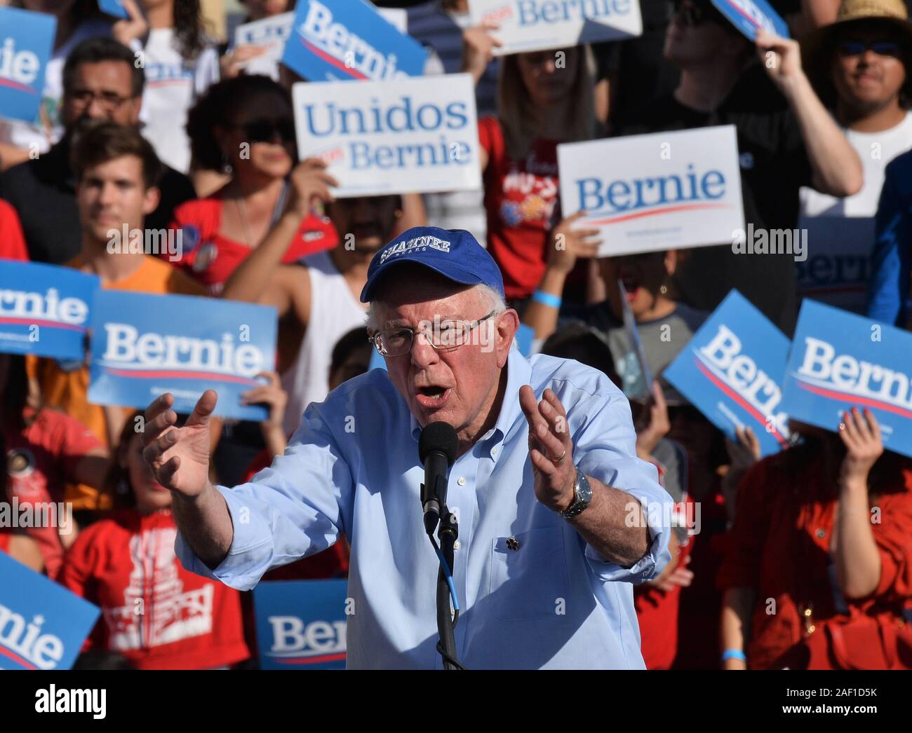 Le candidat démocrate Bernie Sanders répond à un rassemblement à L.A. est Woodrow Wilson High School de Senor El Sereno, Californie, le samedi, Novembre 16th, 2019. "Je viens à vous aujourd'hui que le fier fils d'immigrant, 'Sanders a dit à la foule : "et presque tout le monde ici sont les fiers fils et filles d'immigrants. Et nous en avons assez de la diabolisation de la communauté immigrante." Le pitch du sénateur était large, portant sur des sujets comme la lutte contre le changement climatique et la prise en charge de l'Amérique de corporation. Photo par Jim Ruymen/UPI Banque D'Images