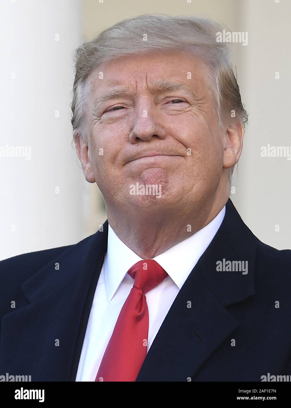 Washington, United States. Dec 12, 2019. Le président Donald Trump pause avant de faire des observations dans la roseraie de la Maison Blanche, Washington, DC, le 25 janvier 2019. Trump a annoncé l'administration a conclu une entente pour rouvrir le gouvernement jusqu'à la mi-février que les négociations se poursuivront sur la sécurité des frontières. Photo de Mike Theiler/UPI UPI : Crédit/Alamy Live News Banque D'Images