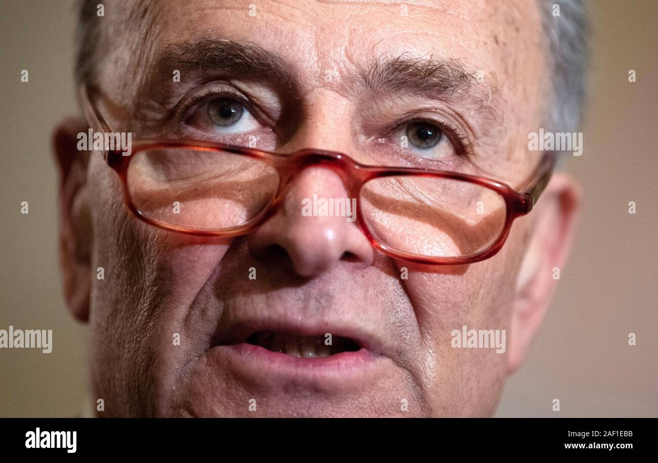 Washington, United States. Dec 12, 2019. Le leader de l'opposition au Sénat Charles Schumer, D-NY, parle à la presse à l'issue de l'hebdomadaire démocratique Sénat déjeuner sur la colline du Capitole à Washington, DC, le 26 février 2019. Photo par Kevin Dietsch/UPI UPI : Crédit/Alamy Live News Banque D'Images