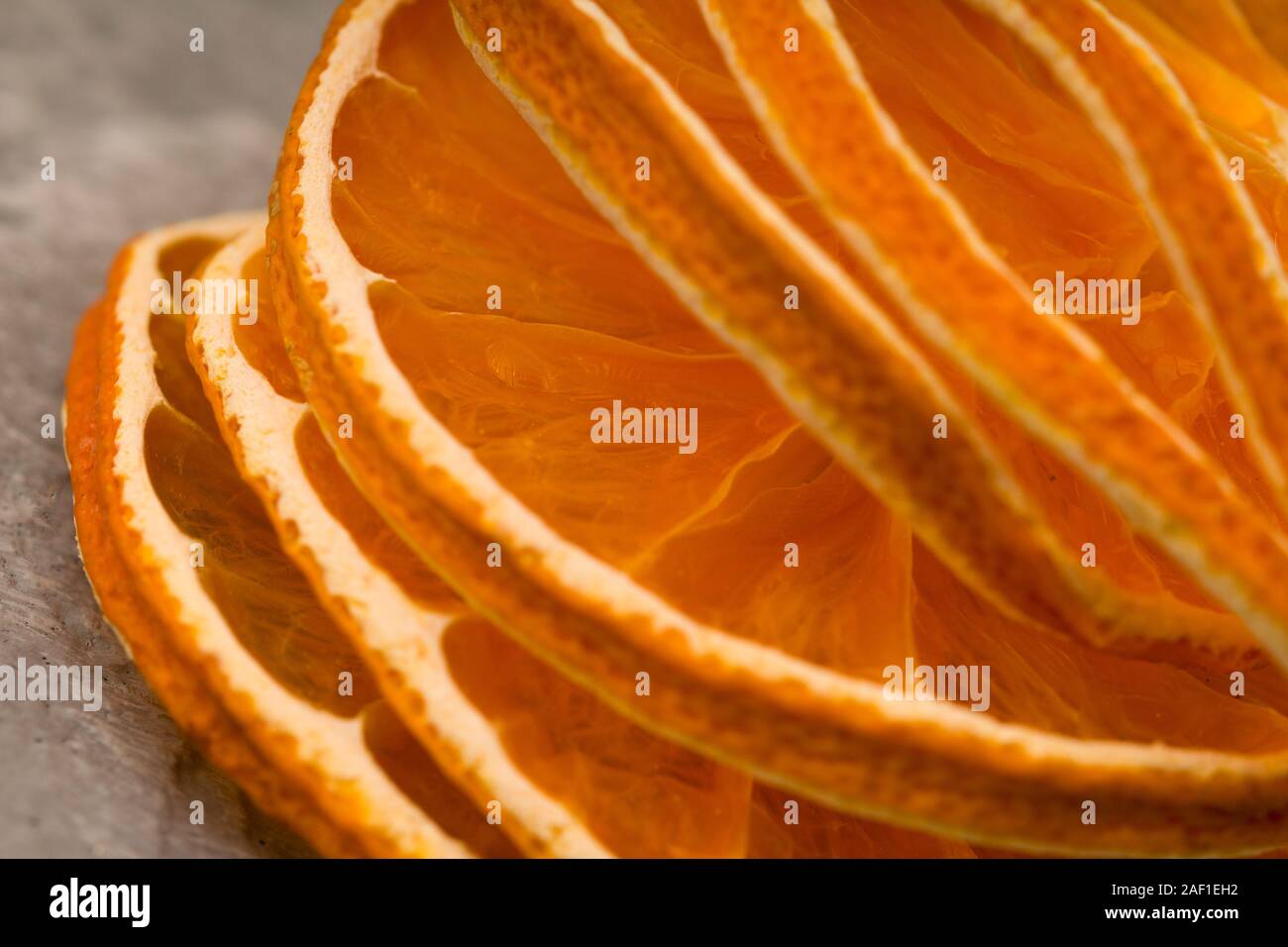 Oranges sèches comme arrière-plan. Croustillant de fruits déshydratés. Banque D'Images