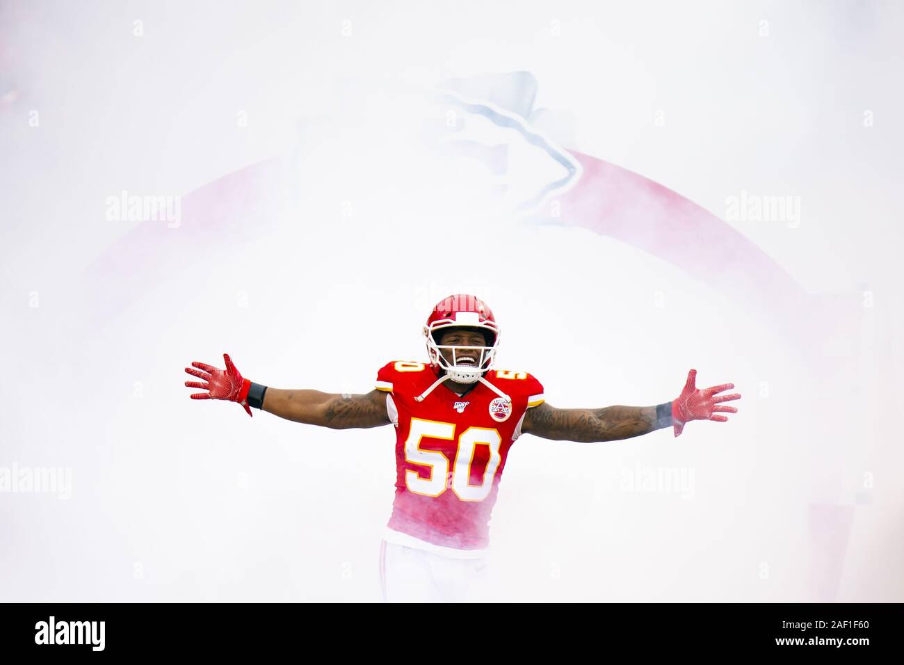 Kansas City, United States. Dec 12, 2019. Kansas City Chiefs secondeur intérieur Darron Lee (50) traverse le tunnel avant de prendre sur les Ravens de Baltimore au Arrowhead Stadium de Kansas City, Missouri, le dimanche, 22 Septembre, 2019. Photo par Kyle Rivas/UPI UPI : Crédit/Alamy Live News Banque D'Images