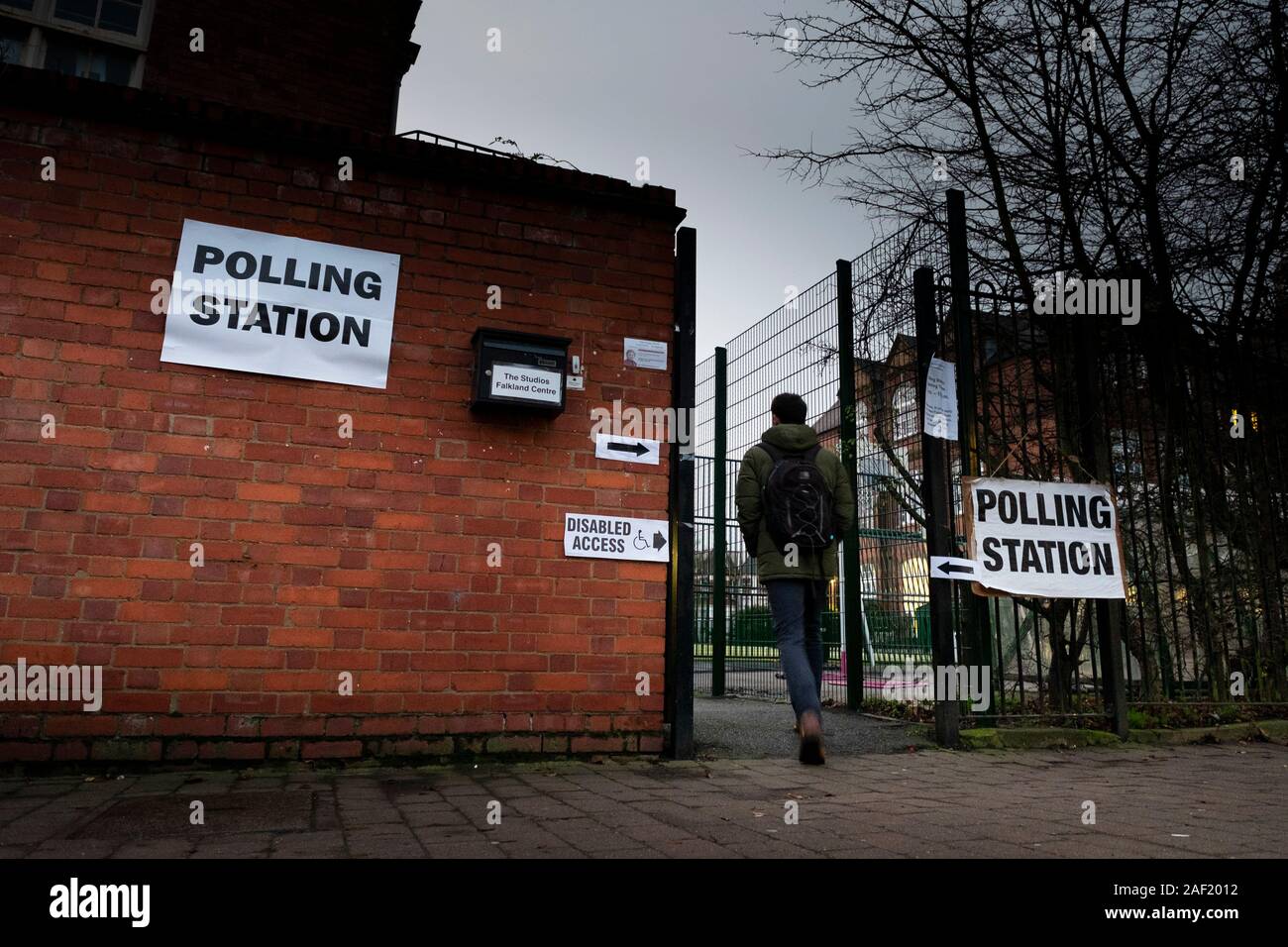 Londres, 12e Harringay, décembre 2019. Les électeurs aller dans un bureau de vote à l'école primaire à l'Harringay circonscription de Tottenham, où la main-d'MP David Alamy espère maintenir son siège (c) Crédit : Paul Swinney/Alamy Live News Banque D'Images
