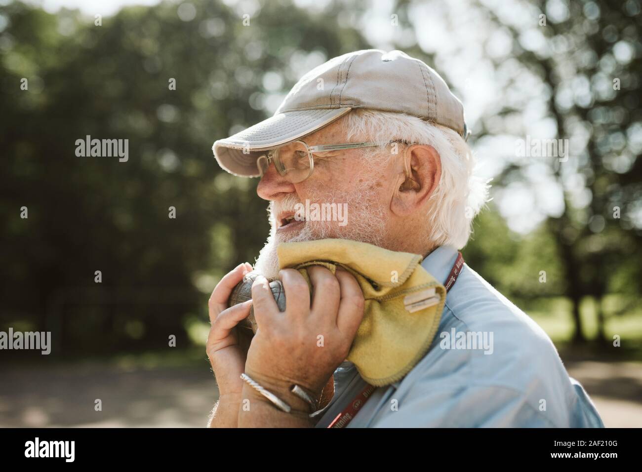 Man holding pÈtanque ball Banque D'Images