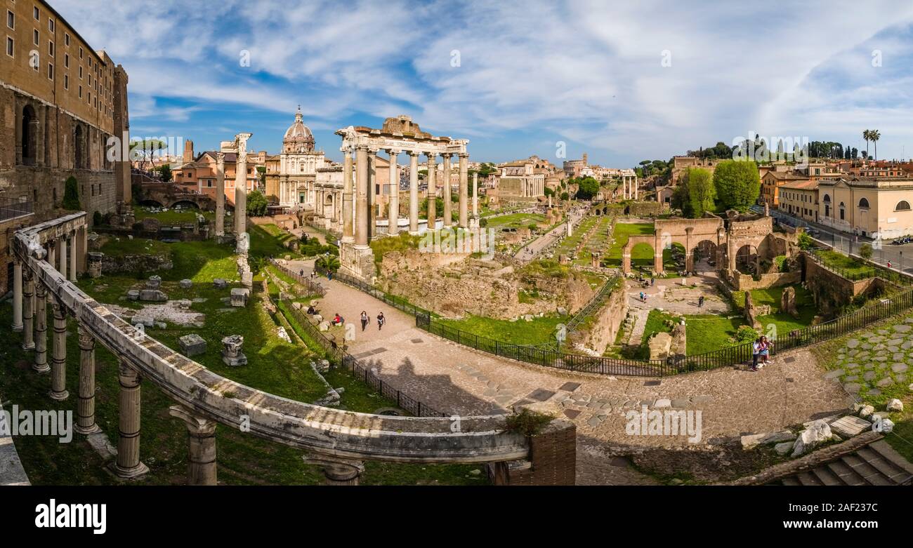 Vue panoramique sur le Forum Romain, le Forum Romain, les ruines de plusieurs bâtiments du gouvernement ancien Banque D'Images