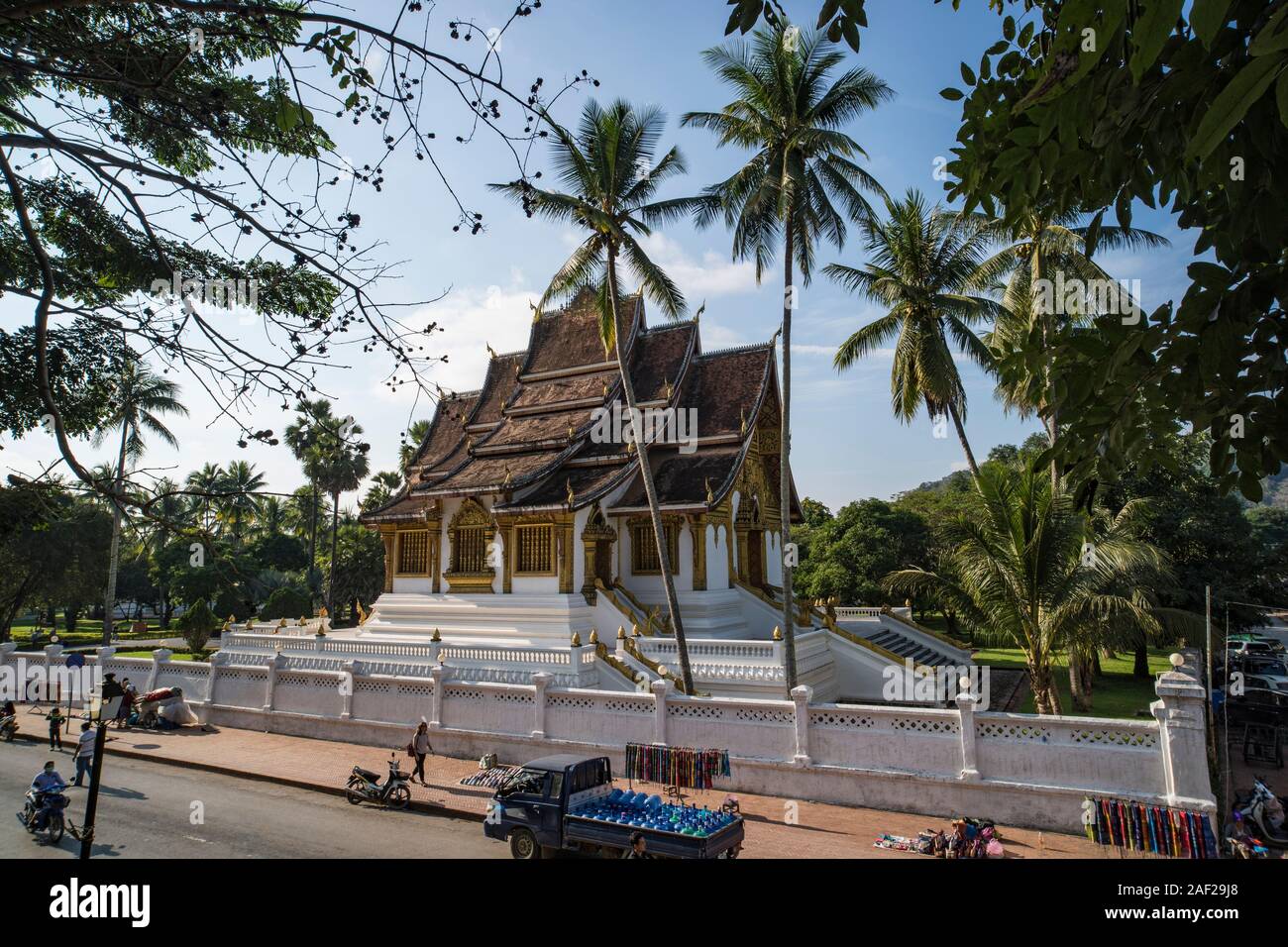 Luang Prabang, Laos - 14 janvier 2019 : Musée national de Luang Prabang et Haw Kham Temple au Laos sont les principales attractions de la ville Banque D'Images