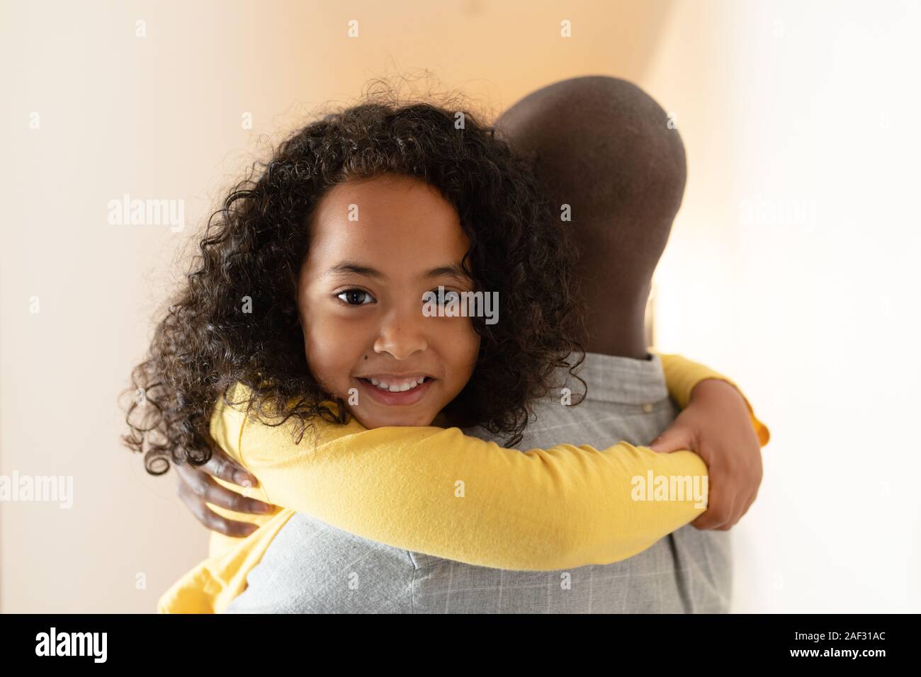 Passer du temps en famille dans leur maison Banque D'Images