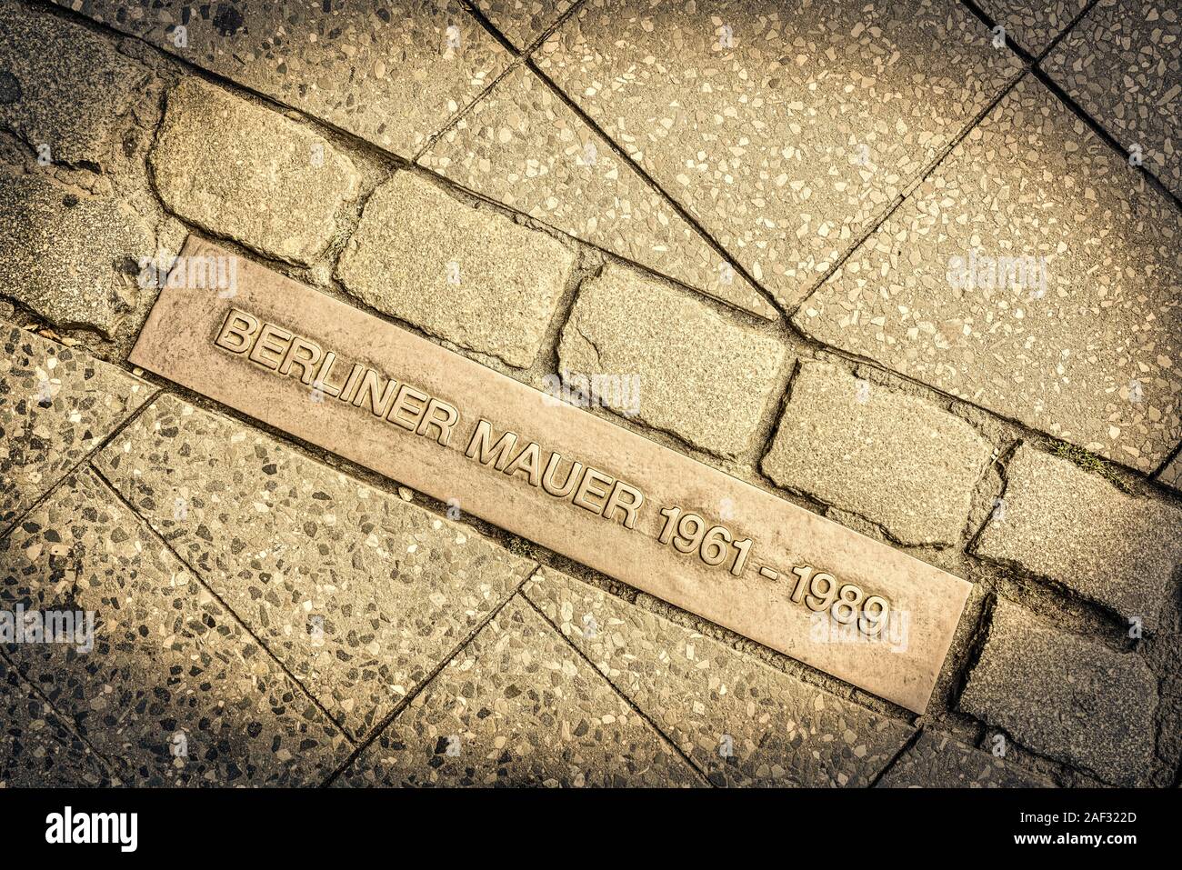 Memorial, mur de Berlin, Berliner Mauer 1961-1989, Bernauer Strasse , Berlin, Allemagne |Berliner Mauer 1961-1989 , Gedenkschild , Bernauer Strasse, prenz Banque D'Images