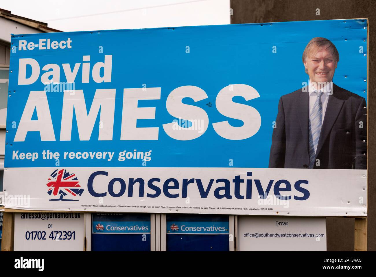 Southend on Sea, Essex, Royaume-Uni. La circonscription Ouest Southend inclut les villes de Westcliff et Leigh, avec les bureaux de scrutin. Le siège a été tenue depuis 1997 par Sir David Amess conservateur. Placard à l'extérieur du bureau local du parti Banque D'Images