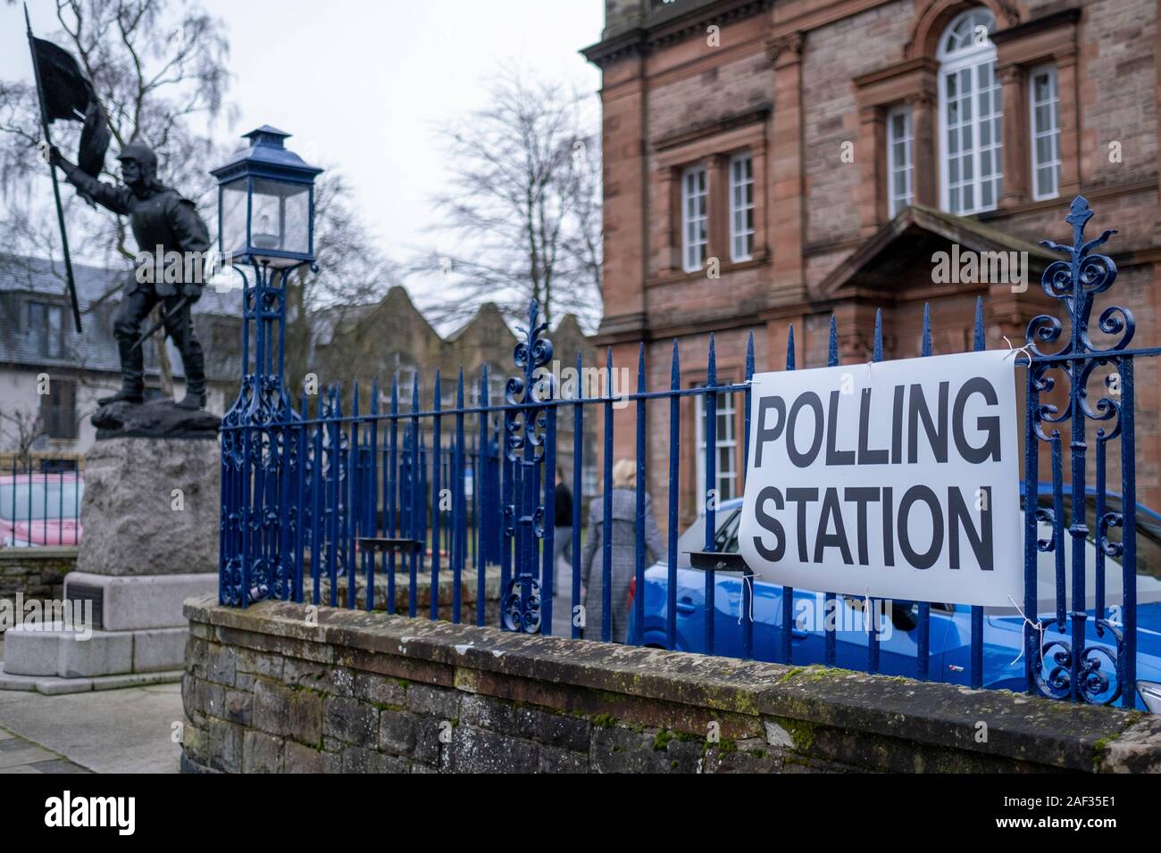 Selkirk, Écosse - 12 décembre 2019 *** Royaume-uni élection générale. Le Berwickshire, Roxburgh et Selkirk circonscription. *** Bureau de scrutin à Selkirk, où les électeurs vont se rendre aux urnes le jeudi 12 décembre 2019. Candidats dans le Berwickshire, Roxburgh et Selkirk Circonscription Ian Davidson, Parti travailliste écossais Calum Kerr, Scottish National Party (SNP) John Lamont, Conservateur Unioniste écossais et Jenny Marr, Libéraux-démocrates écossais . Crédit : Rob Gray/Alamy Live News Banque D'Images