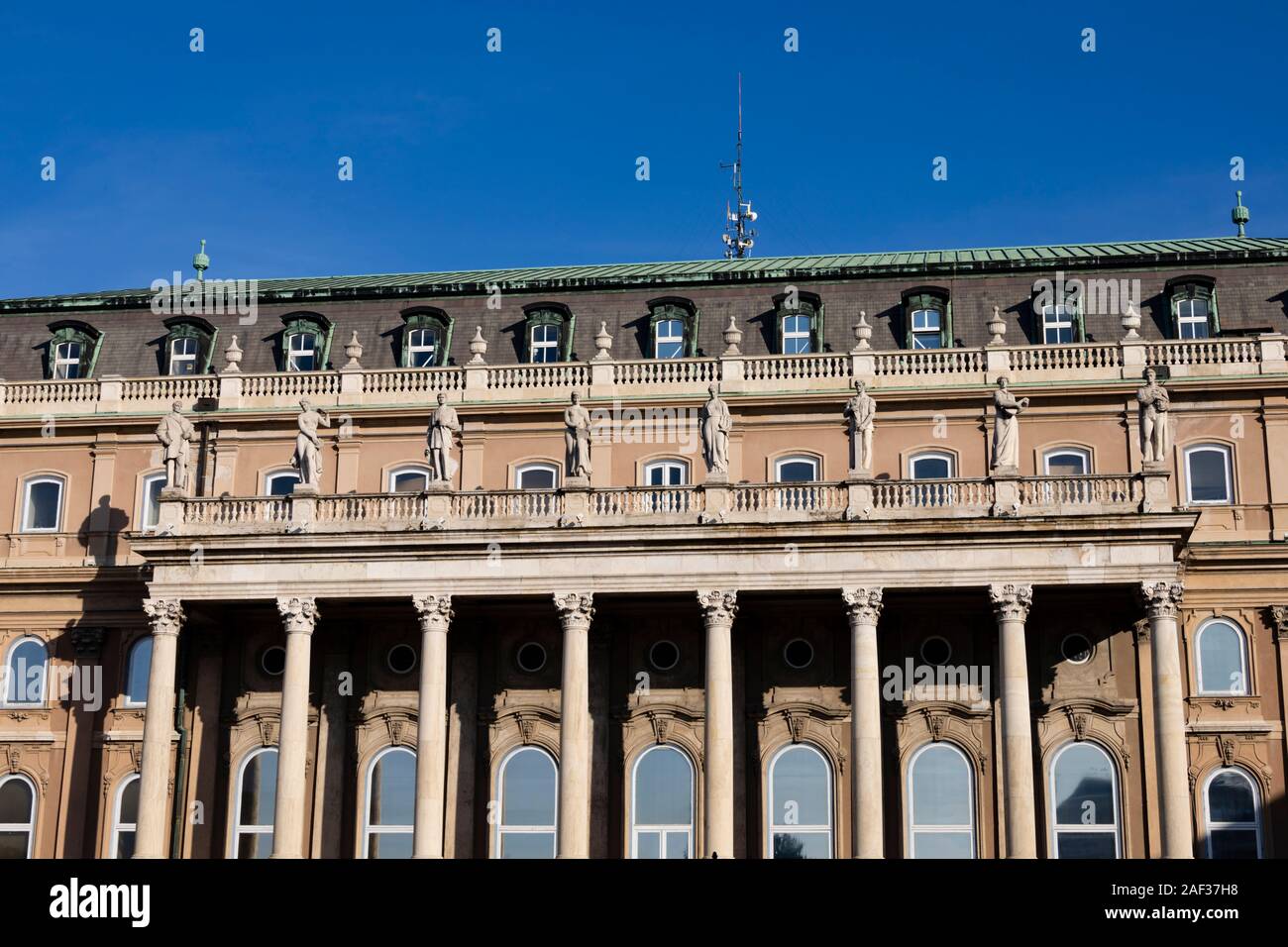 Bâtiment de la cour intérieure du château de Buda, détail, d'hiver à Budapest, Hongrie. Décembre 2019 Banque D'Images