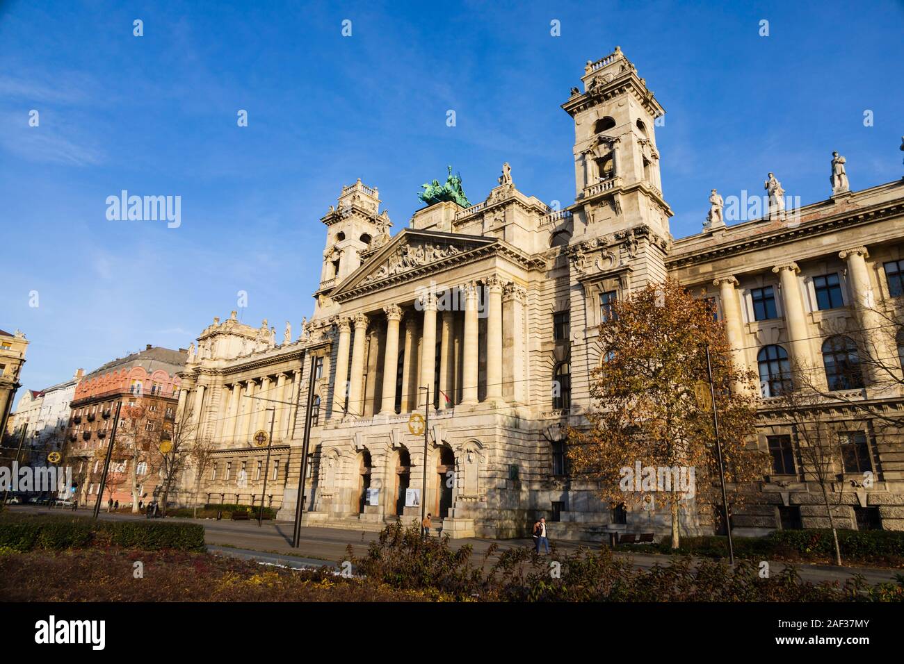 Musée d'Ethnographie, Nepraji Muzeum, Lajos Kossuth square, l'hiver à Budapest, Hongrie. Décembre 2019 Banque D'Images