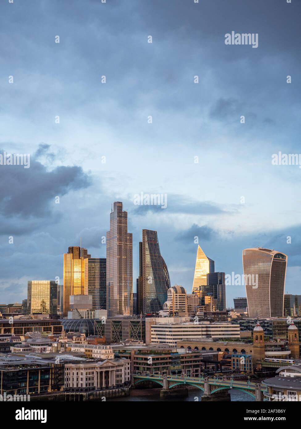 Coucher de soleil sur la ville de Londres, ville de Londres, la Tamise, Londres, Angleterre, RU, FR. Banque D'Images