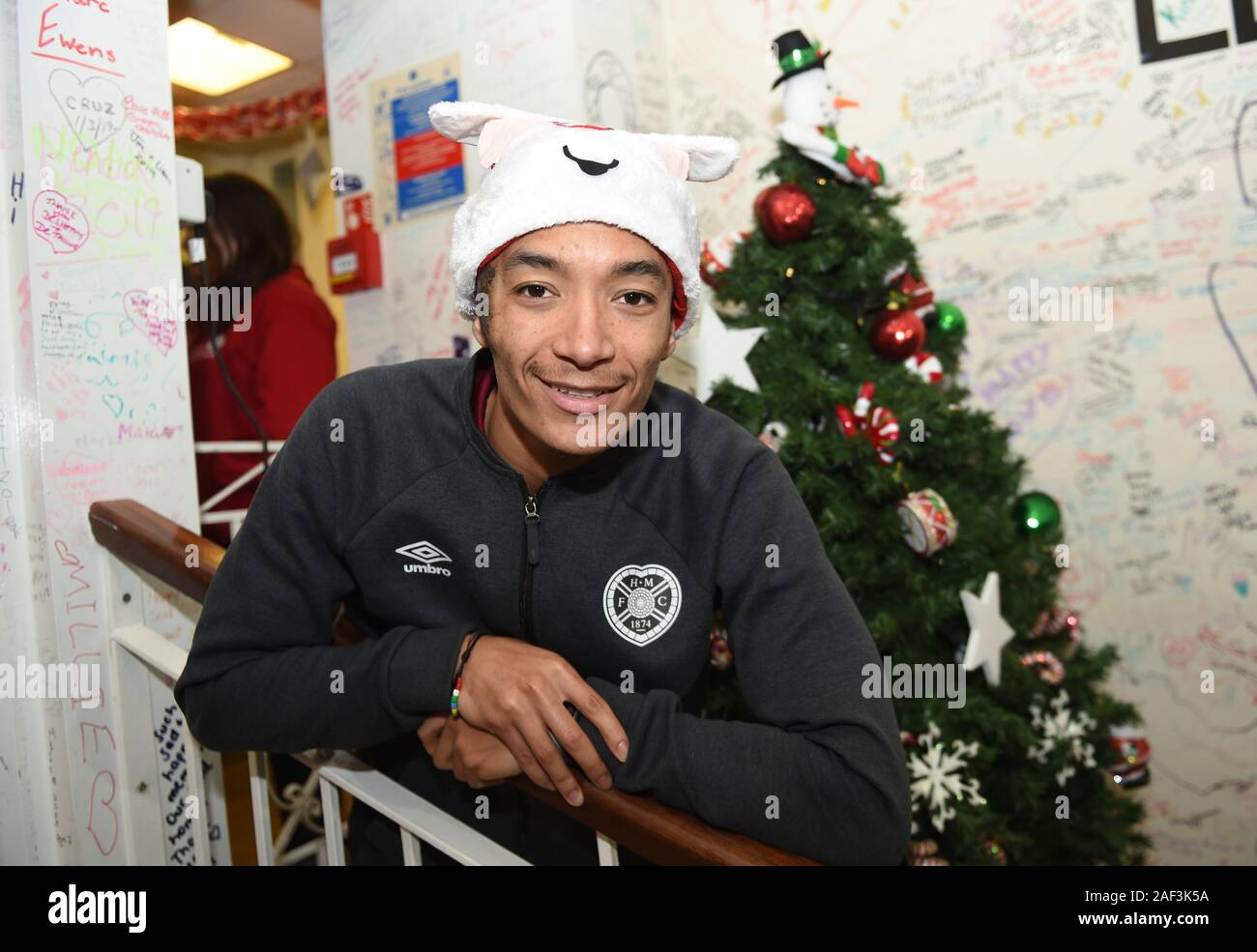 Edinburgh, Royaume-Uni. Dec 12, 2019. Ecosse Edimbourg..UK.12thDec 19. Coeurs Sean Clare et la première équipe squad de Noël annuel visite à l'Hôpital Royal pour les enfants malades à l'hôpital Édimbourg . Crédit : eric mccowat/Alamy Live News Banque D'Images