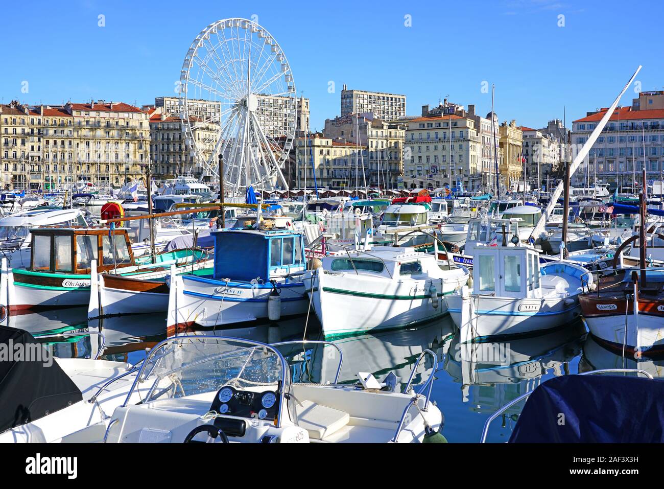 MARSEILLE, FRANCE -13 nov 2019- Vue sur le monument Vieux Port et marina à Marseille, France. Banque D'Images