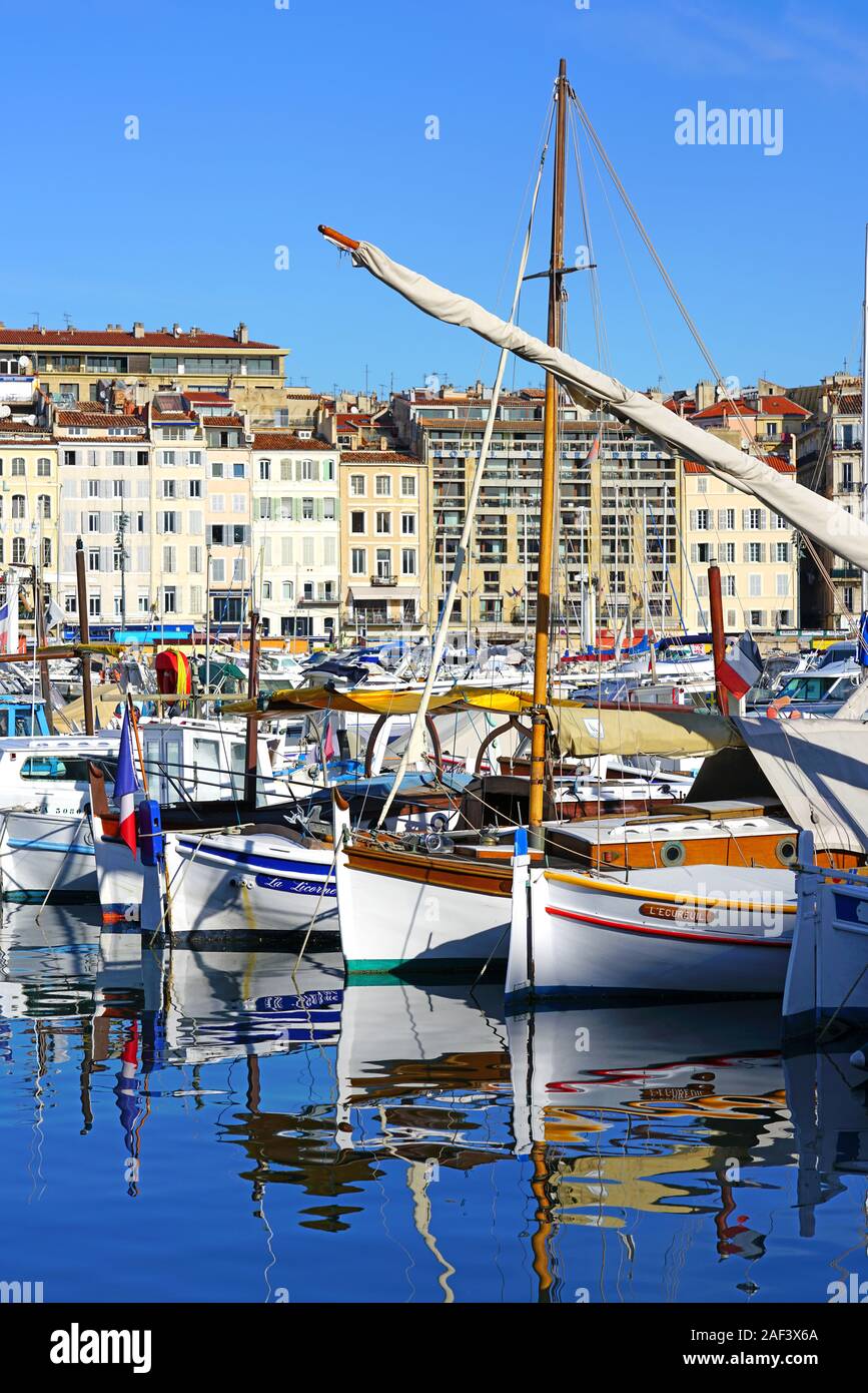 MARSEILLE, FRANCE -13 nov 2019- Vue sur le monument Vieux Port et marina à Marseille, France. Banque D'Images