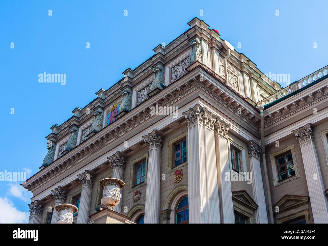 Fragment de palais Mariinsky, également connu sous le nom de Marie Palace (1844), palais impérial néoclassique sur la place St Isaac Banque D'Images