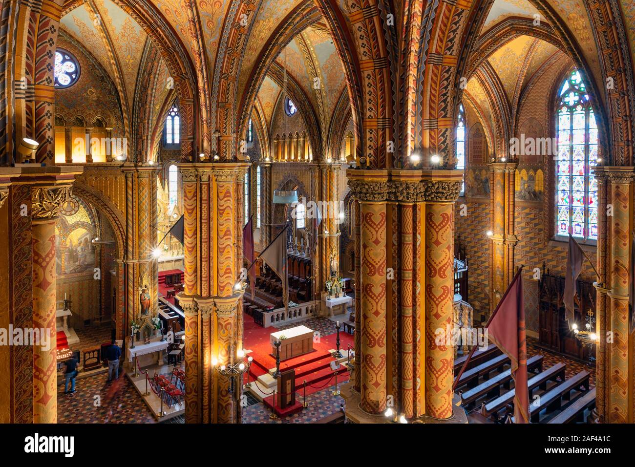 Budapest, Hongrie - Juli 13, 2019 : l'intérieur de l'église Matthias dans la zone du château de Buda de Budapest, Hongrie Banque D'Images