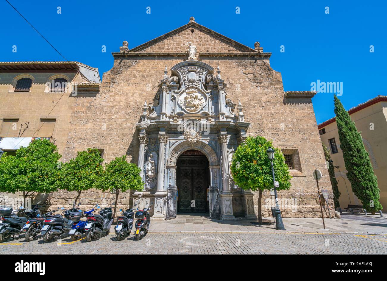 La belle église de Santos Justo y Pastor à Grenade. L'Andalousie, espagne. Juin-04-2019 Banque D'Images