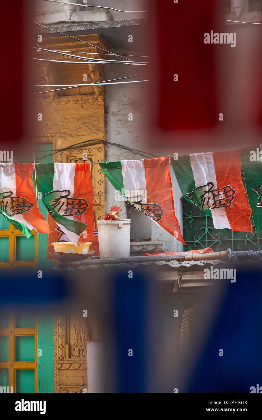 Symbole main sur drapeau indien à Udaipur symbolisant le parti du congrès Banque D'Images