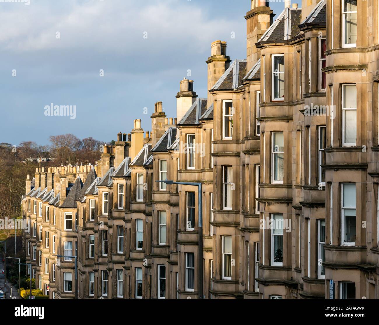 Appartements traditionnels ou des immeubles locatifs terrasse avec baies vitrées, une belle figure de l'Avenue de la Banque, Stockbridge, Édimbourg, Écosse, Royaume-Uni Banque D'Images