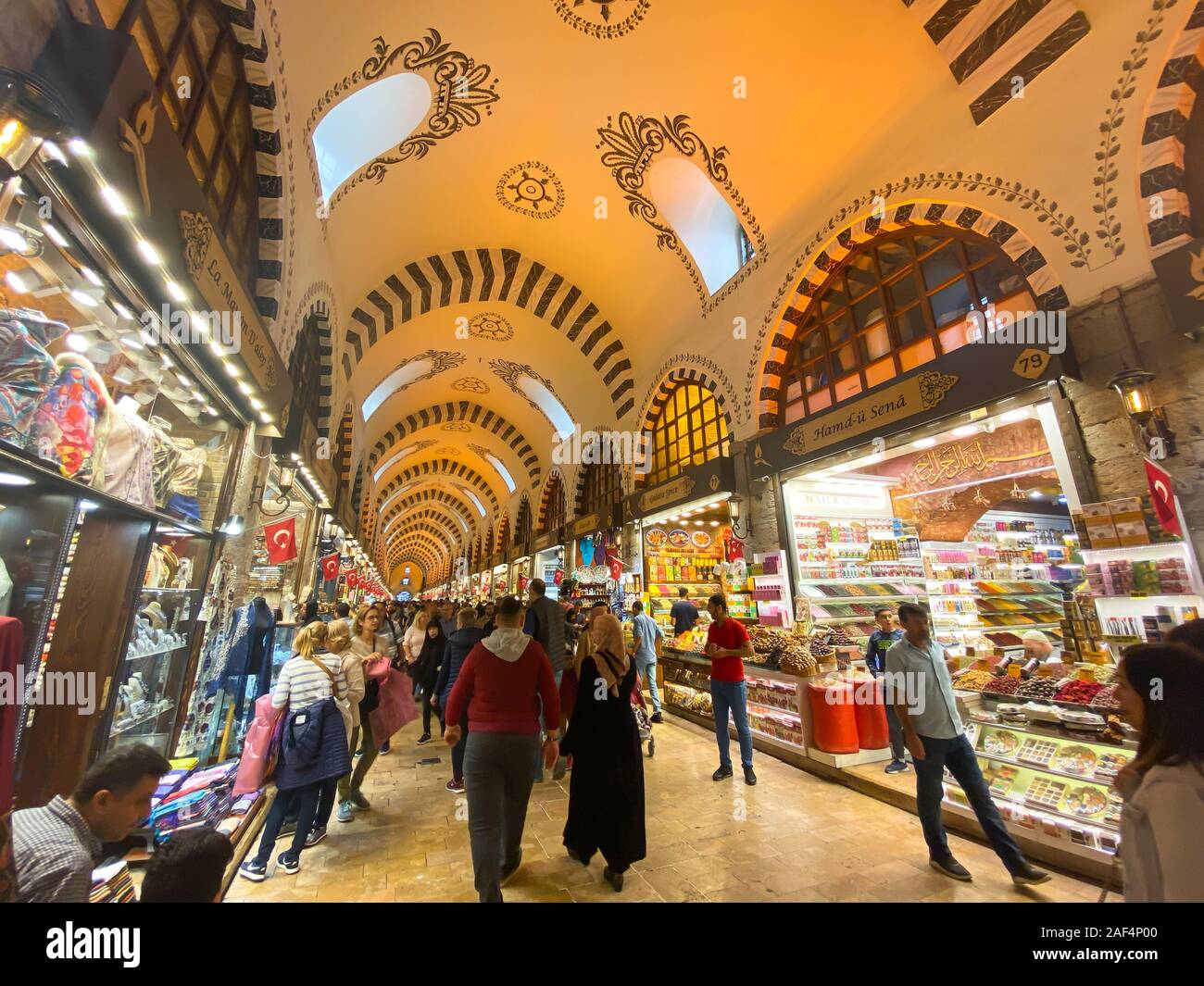 Bazar Egyptien, Istanbul, Turquie, le 28 octobre 2019. Les gens sont sur le Bazar Egyptien. Marché aux épices. Le Grand Bazar d'Istanbul. Les gens et les touristes Banque D'Images