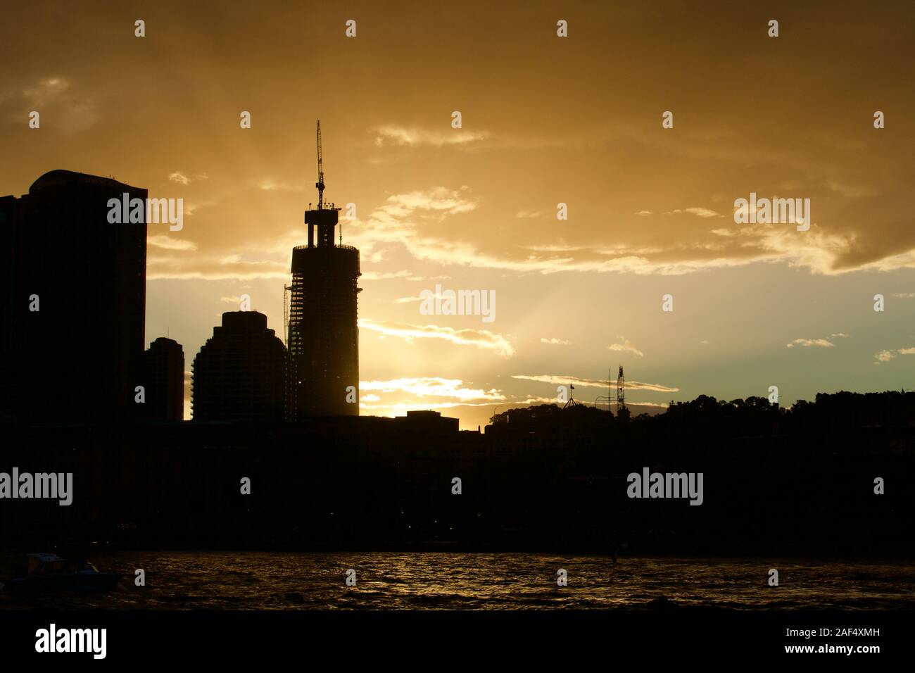 Sydney City skyline silhouette au coucher du soleil, New South Wales, Australie. Banque D'Images