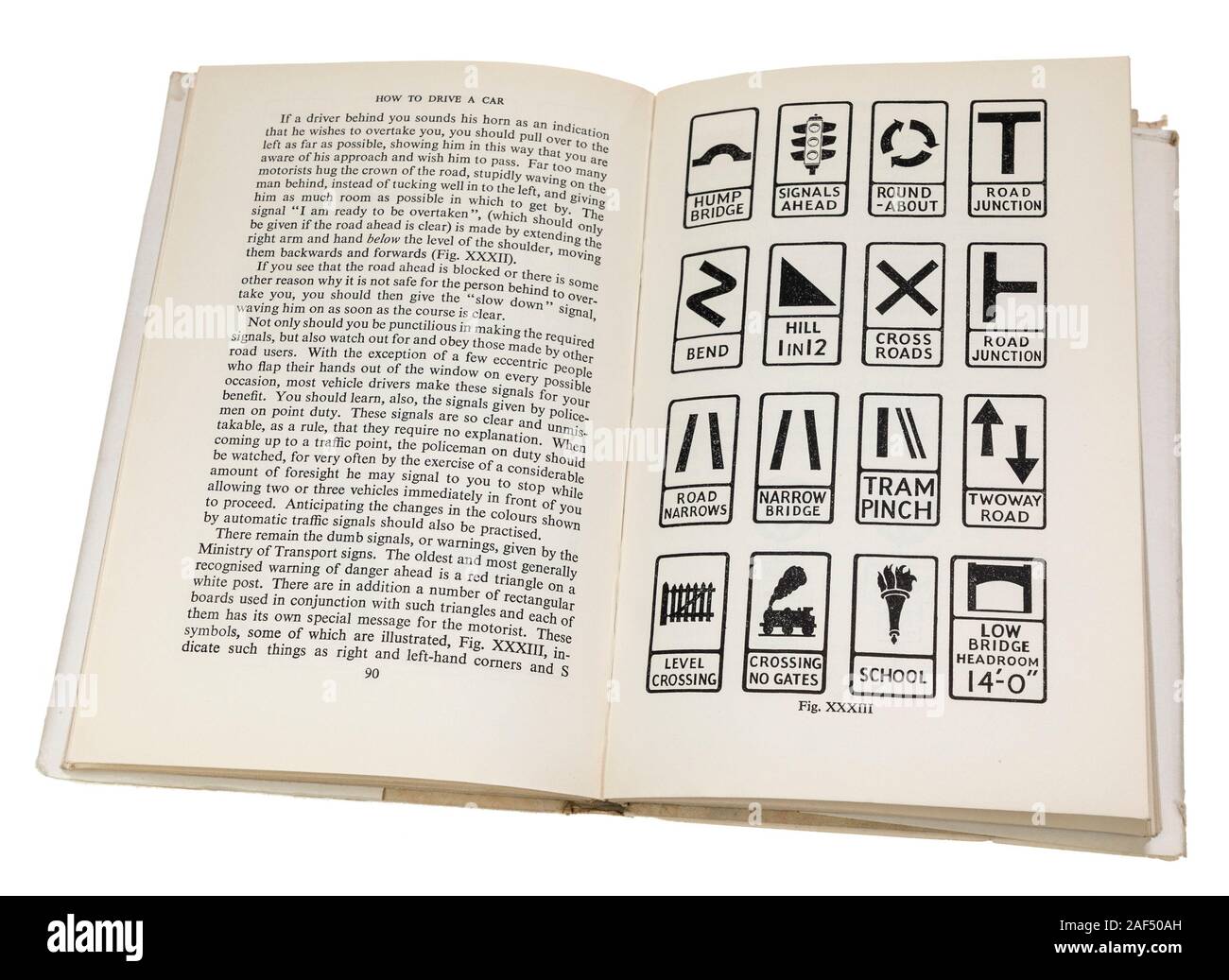 Ancien style de la signalisation routière dans la façon de conduire une voiture d'utilisation par la British School of Motoring, 1950 Banque D'Images