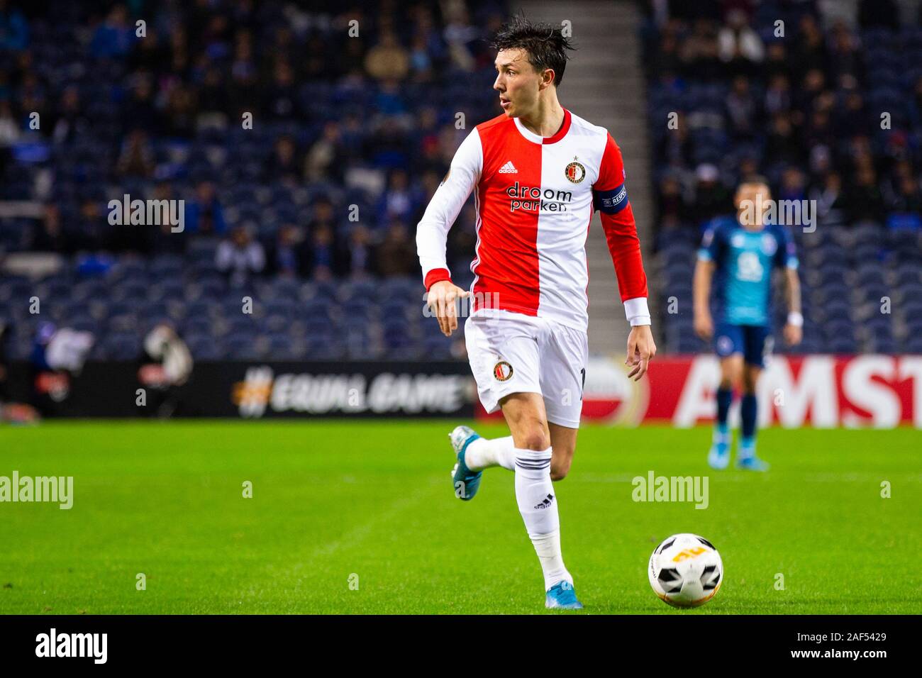 Joueur du Feyenoord Steven Berghuis vu en action au cours de l'UEFA Europa League entre le FC Porto et Feyenoord au stade du Dragon de Porto.(score final ; 3:2 FC Porto Feyenoord) Banque D'Images