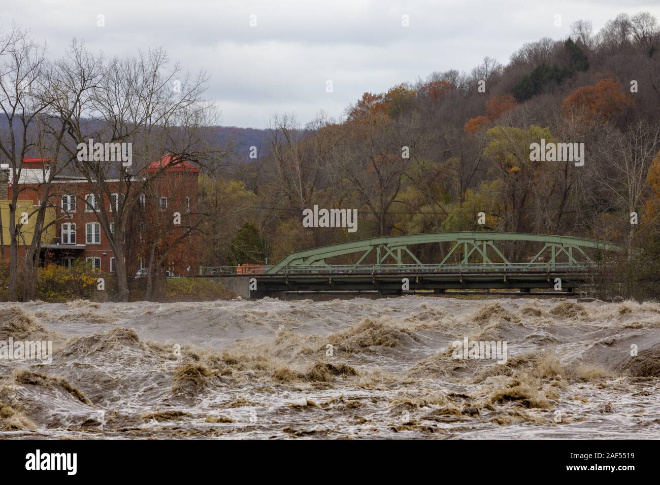 1 novembre 2019 : Inondations sur la rivière Mohawk, dans le village de Saint Johnsville, Montgomery County, New York, USA. Banque D'Images