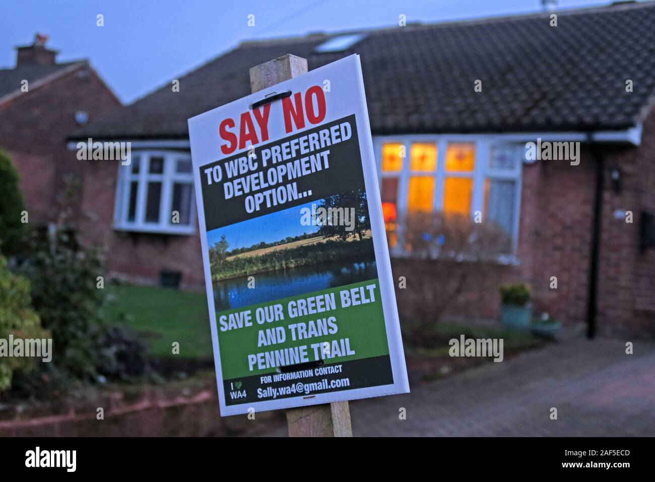 Dites non, à l'option de développement préférée de WBC, Save Our Green Belt and trans Pennine Trail, Weaste Lane, Thelwall, Warrington, Cheshire, Angleterre, Royaume-Uni Banque D'Images
