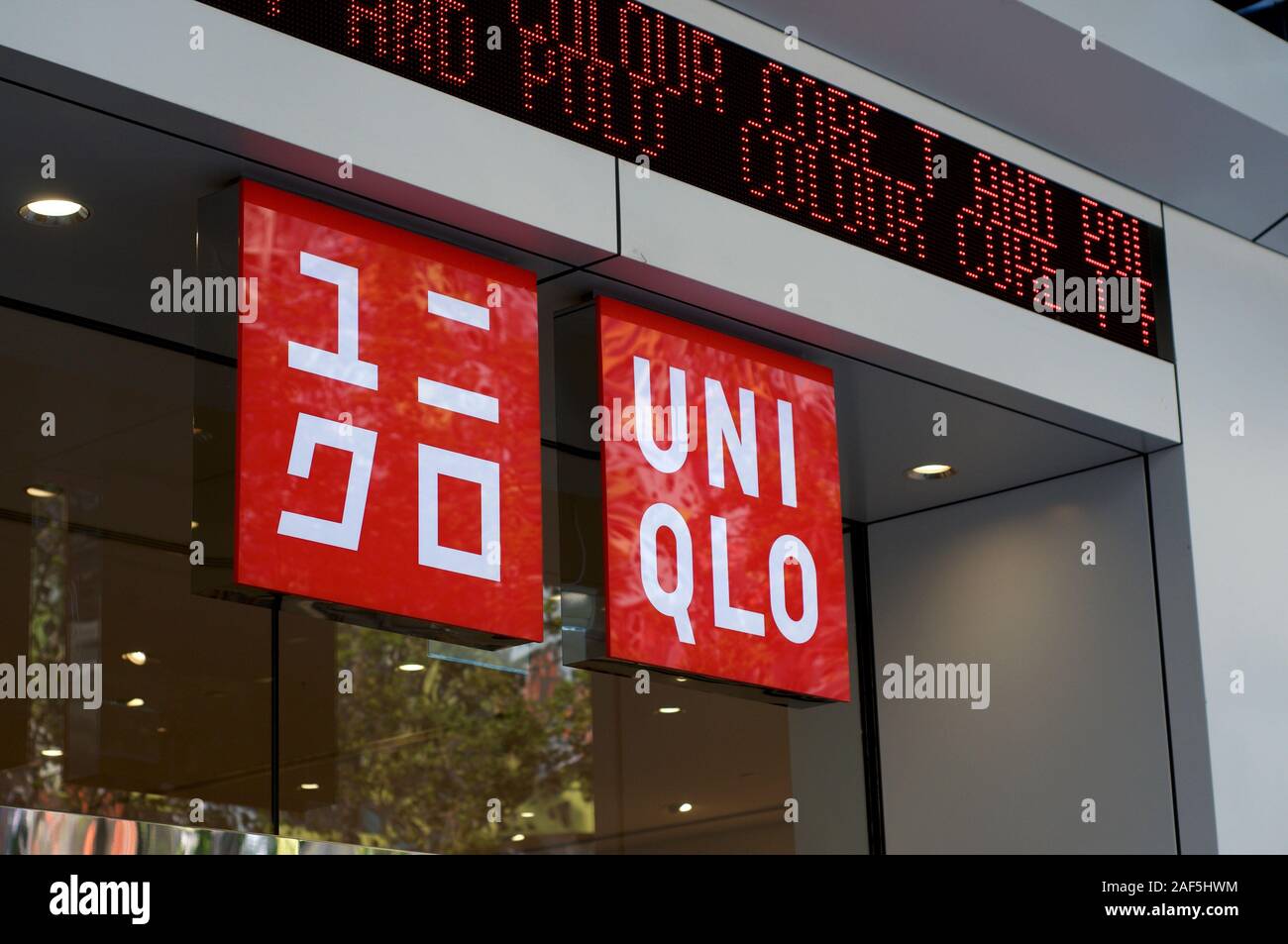 Uniqlo clothing retail store in Banque de photographies et d'images à haute  résolution - Alamy