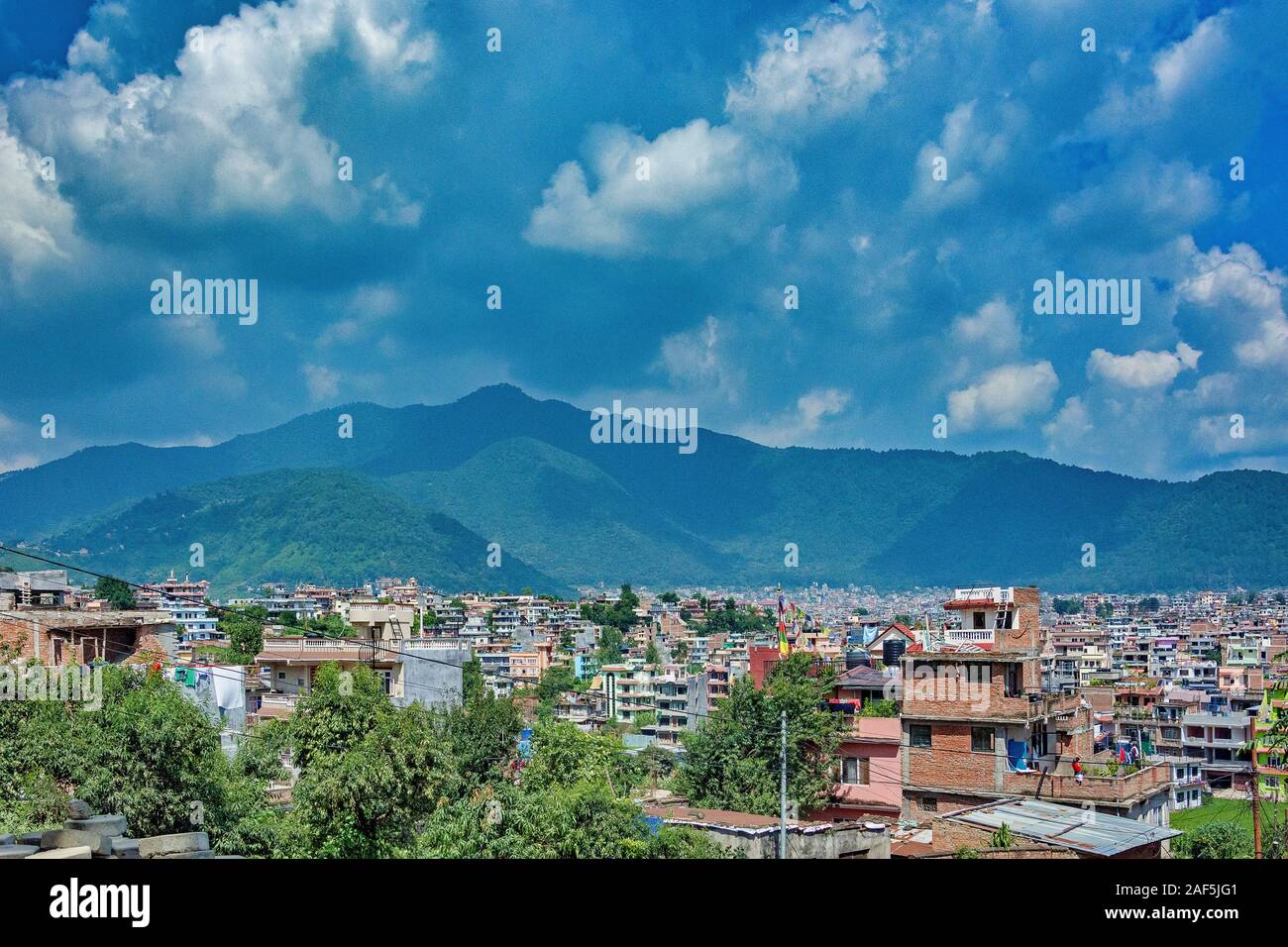 La ville de Katmandou et contreforts de l'Himalaya. Banque D'Images