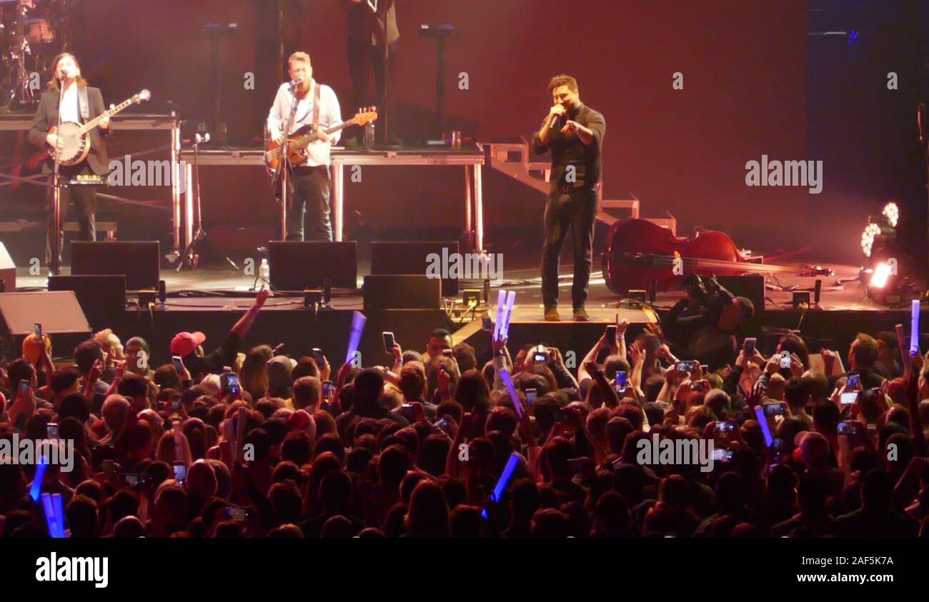 Anaheim, Californie, USA 8 décembre 2019 Mumford and Sons fonctionne à près de KROQ Acoustic Concert de Noël le 8 décembre 2019 au Honda Center d'Anaheim, Californie, USA. Photo de Barry King/Alamy Stock Photo Banque D'Images