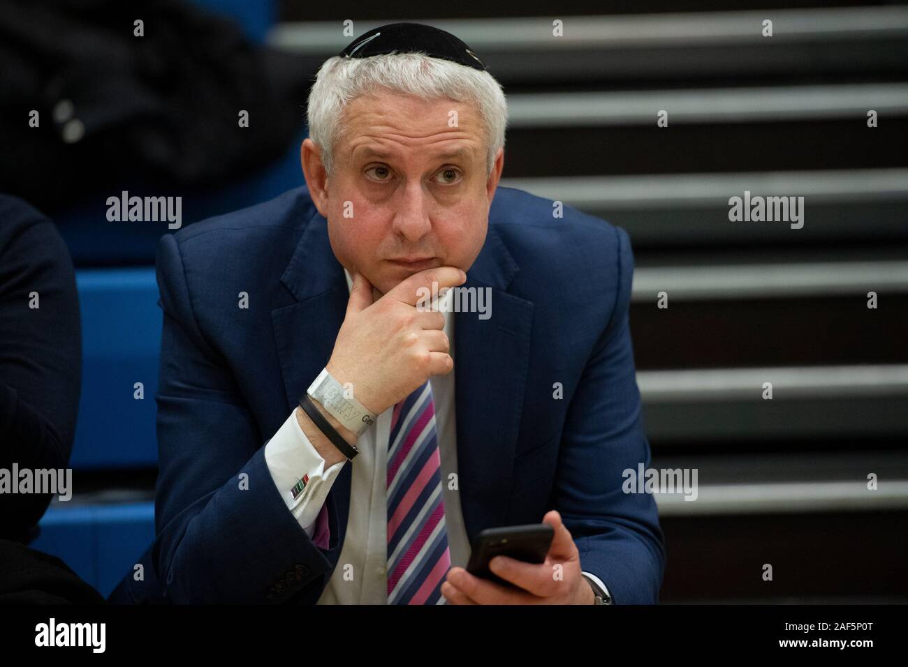 Bury, UK. 13 décembre 2019. Candidat indépendant et MP sortant Ivan Lewis à la circonscription Sud enterrer comptage au Royaume-Uni Élection générale organisé au Château de centre de loisirs. Credit : Russell Hart/Alamy Live News Banque D'Images